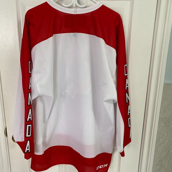 CCM Canada Hockey Jersey Size L - Picture 5 of 11